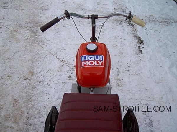 Сделал самодельный снегоход с двигателем от мопеда: показываю конструкцию