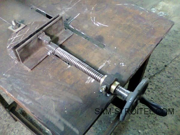 Самодельный отрезной станок с двигателем 3 кВт 1500 об/мин