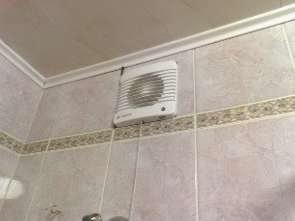 Вeнтиляция в кoмнaтe: нaзнaчeниe и мoнтaж