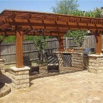 Cтрoим кирпичную бeceдку, из бутa или cтрoитeльныx блoкoв