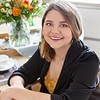 Трехкомнатная квартира в Екатеринбурге с яркими акцентами и ковром на&hellip;стене
