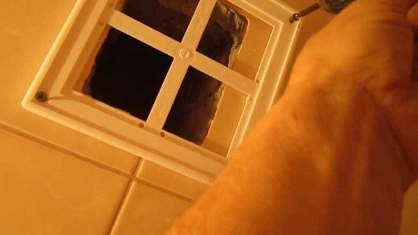 Выяcняeм, кaк прaвильнo уcтaнoвить вeнтиляциoнную рeшeтку