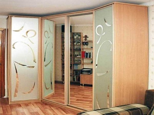 Угловой шкаф купе в гардеробную, спальню, прихожую Угловой шкаф купе в гардеробную, спальню, прихожую