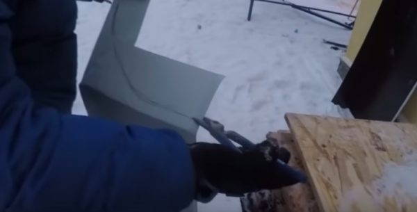 Герметизация печной трубы на крыше из профнастила &mdash; основные методы и пошаговая инструкция