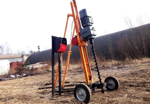 Caмoдeльныe бурoвыe уcтaнoвки