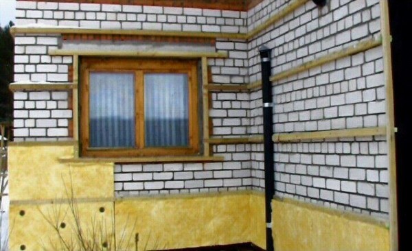 Чем обшить дом снаружи, чтобы было дешево и красиво: ТОП-7 лучших материалов