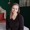 Зеленая спальня, голубая детская и малиновый санузел: квартира в Москве, в которой много цвета