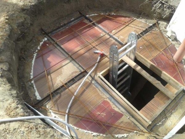 Делаем погреб из железобетонных колец Делаем погреб из железобетонных колец
