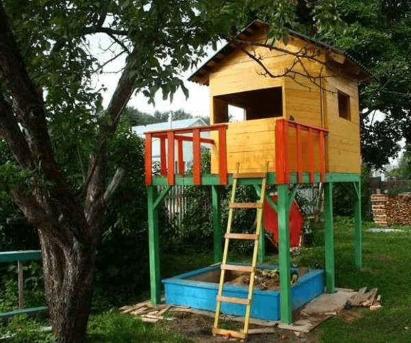 Как сделать домик для детей из поддонов своими руками