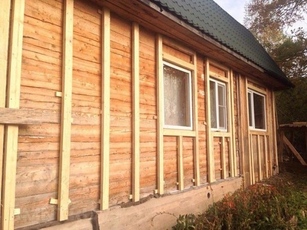 Утепление деревянного дома снаружи: каким материалом лучше всего утеплять дом Утепление деревянного дома снаружи: каким материалом лучше всего утеплять дом