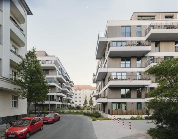 Современный жилой комплекс Schmollerplatz в Берлине, Германия