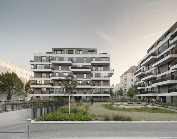 Современный жилой комплекс Schmollerplatz в Берлине, Германия