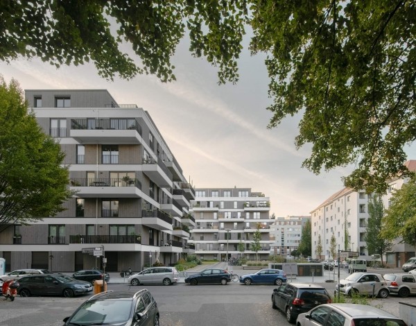 Современный жилой комплекс Schmollerplatz в Берлине, Германия
