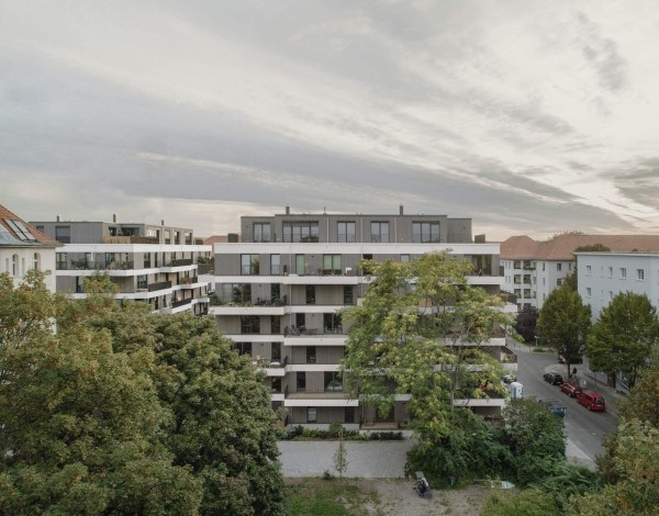 Современный жилой комплекс Schmollerplatz в Берлине, Германия