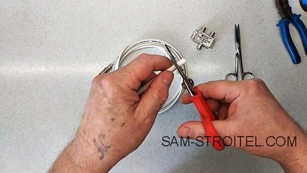Сделал простую самодельную антенну для цифрового ТВ