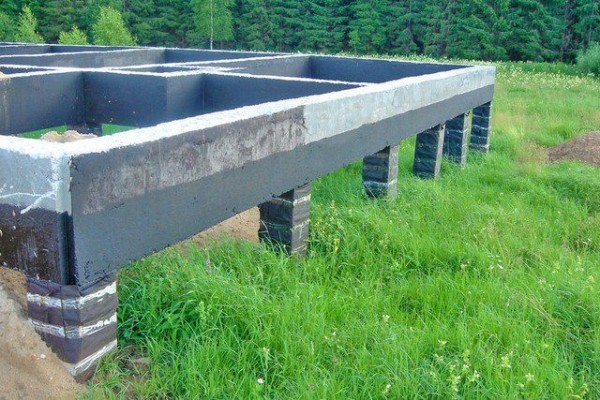 Утепление цоколя фундамента снаружи: каких ошибок нужно избегать