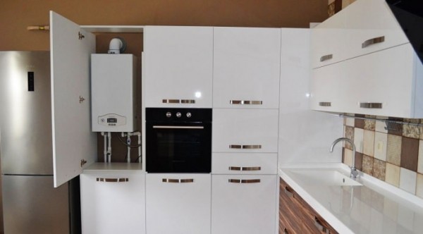 Как задекорировать или спрятать газовый котел на кухне?