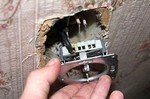 Почему выбивает автомат: ищем причины при включении, в щитке, без нагрузки Почему выбивает автомат: ищем причины при включении, в щитке, без нагрузки