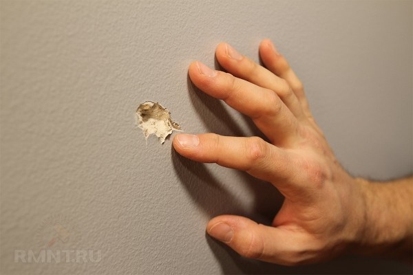 





Как заделать дыру в&nbsp;гипсокартоне своими руками




