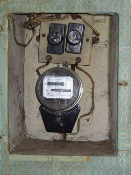 Почему в розетке две фазы: выясняем причины появления и самостоятельно устраняем