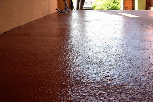 Краска для бетонного пола в гараже: выбираем по параметрам, какой износостойкой краской покрасить пол Краска для бетонного пола в гараже: выбираем по параметрам, какой износостойкой краской покрасить пол