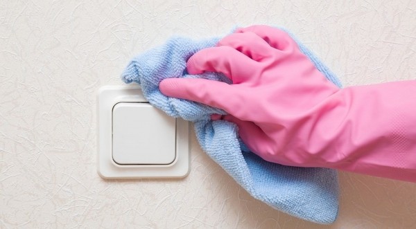 Как отмыть обои: 7 средств и полезные советы, которые помогут