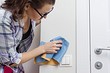 Как отмыть обои: 7 средств и полезные советы, которые помогут