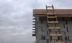 Как правильно крепить профнастил на крышу саморезами: инструкция, как крепить профлист
