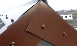 Как правильно крепить профнастил на крышу саморезами: инструкция, как крепить профлист