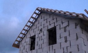 Как правильно крепить профнастил на крышу саморезами: инструкция, как крепить профлист