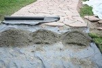 Дорожки между грядками на даче: особенности обустройства своими руками