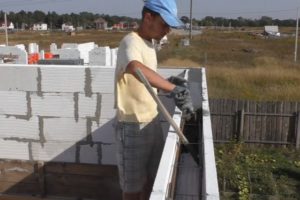 Мауэрлат на газобетон без армопояса: пошаговое инструкция по креплению с фото
