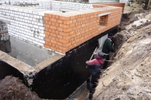 Битумная мастика для гидроизоляции фундамента: пошаговая инструкция