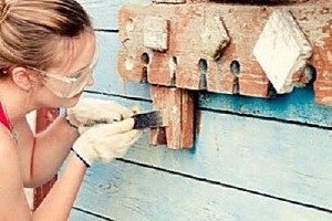 Акриловая краска для дерева для наружных работ: критерии выбора, пошаговая инструкция