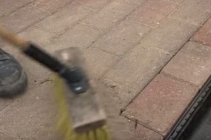 Отвод воды от фундамента дома своими руками: пошаговая инструкция и фото
