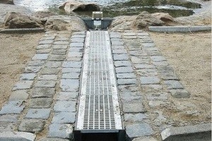 Отвод воды от фундамента дома своими руками: пошаговая инструкция и фото