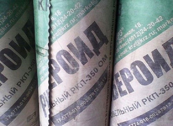 Чем крепить рубероид к деревянной крыше: способы установки
