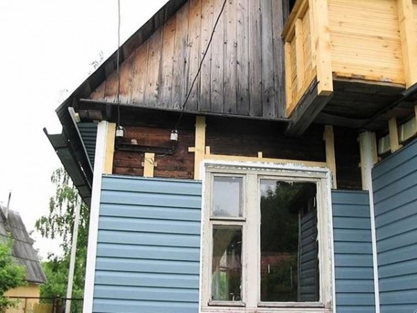Какой сайдинг лучше &ndash; акриловый или виниловый