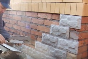 Облицовка цоколя дома искусственным камнем своими руками: пошаговая инструкция с фото