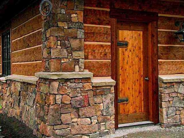 Отделка фундамента дома под камень своими руками: пошаговая инструкция с фото