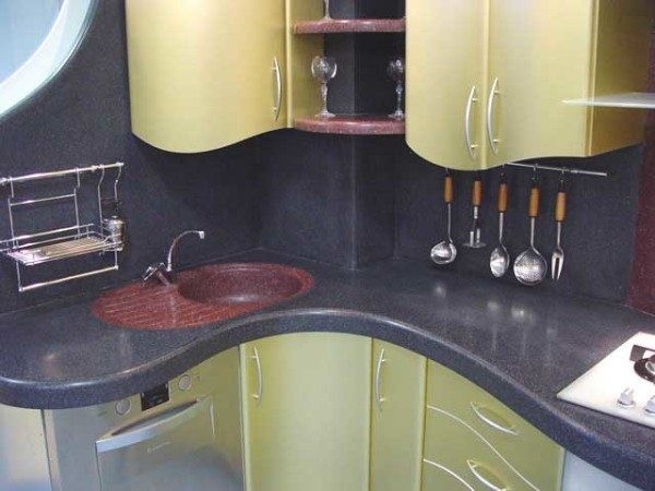 Удобная мойка под столешницу для кухни