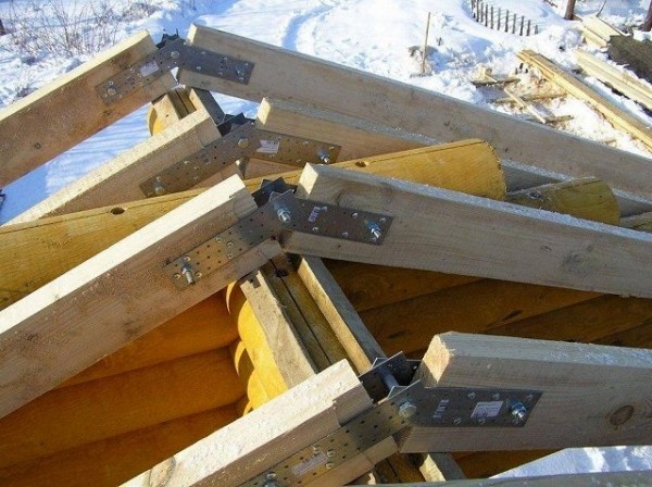 Сращивание стропил в районе конька: способы монтажа Сращивание стропил в районе конька: способы монтажа