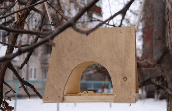 Как сделать кормушку для птиц из фанеры своими руками Как сделать кормушку для птиц из фанеры своими руками