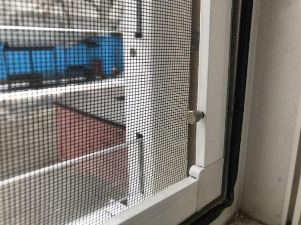 Установка москитной сетки на окна Установка москитной сетки на окна