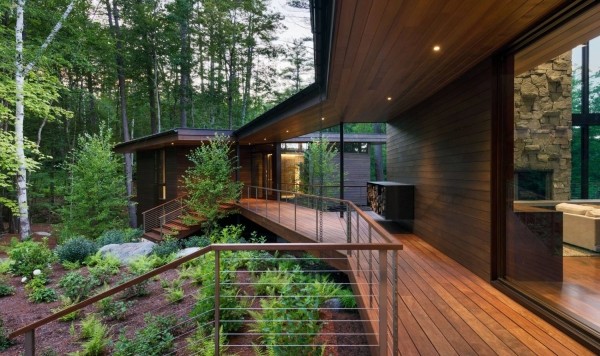 Загородная резиденция, погруженная в идиллический пейзаж Загородная резиденция, погруженная в идиллический пейзаж