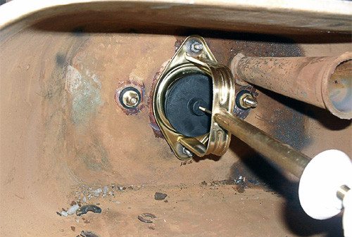Нижняя подводка воды к унитазу: особенности конструкции и монтажа