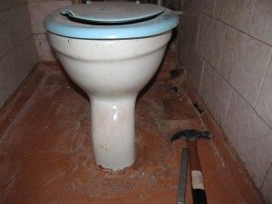 Старый унитаз: как обращаться со старым, но надежным устройством