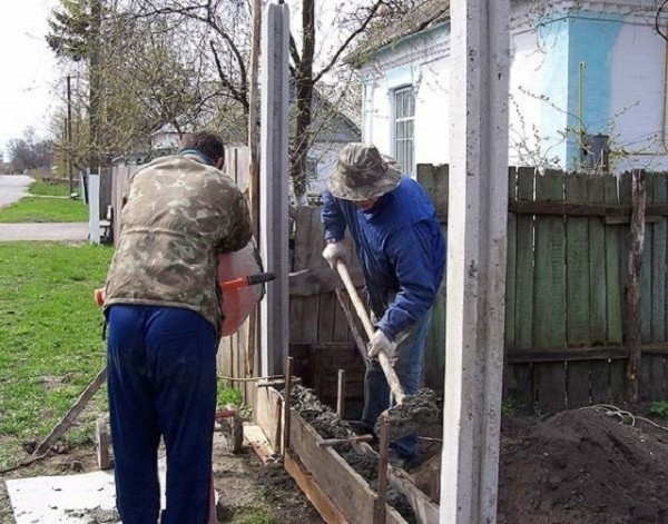 Забор из волнового шифера своими руками: пошаговая инструкция