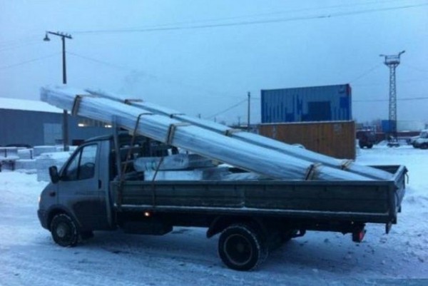 Как правильно крыть крышу профнастилом: пошаговая инструкция