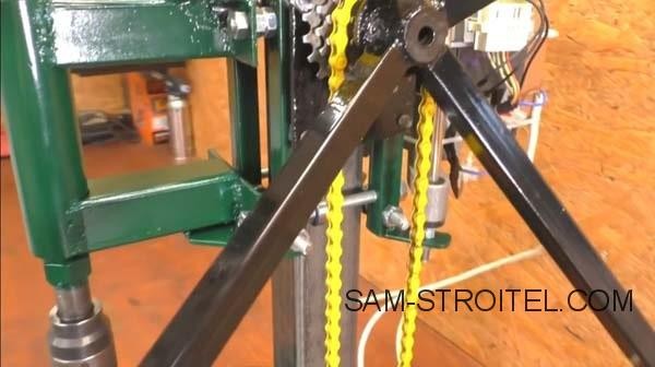 Сделал самодельный сверлильный станок с двигателем от стиральной машины